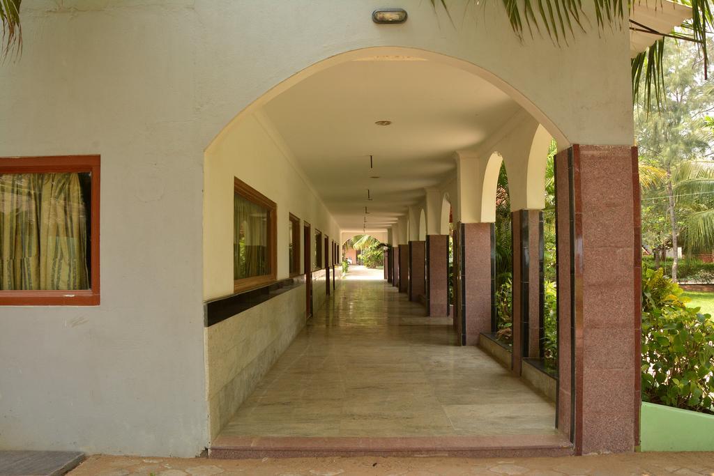 Sea Breeze Beach Resort Махабалипурам Екстериор снимка