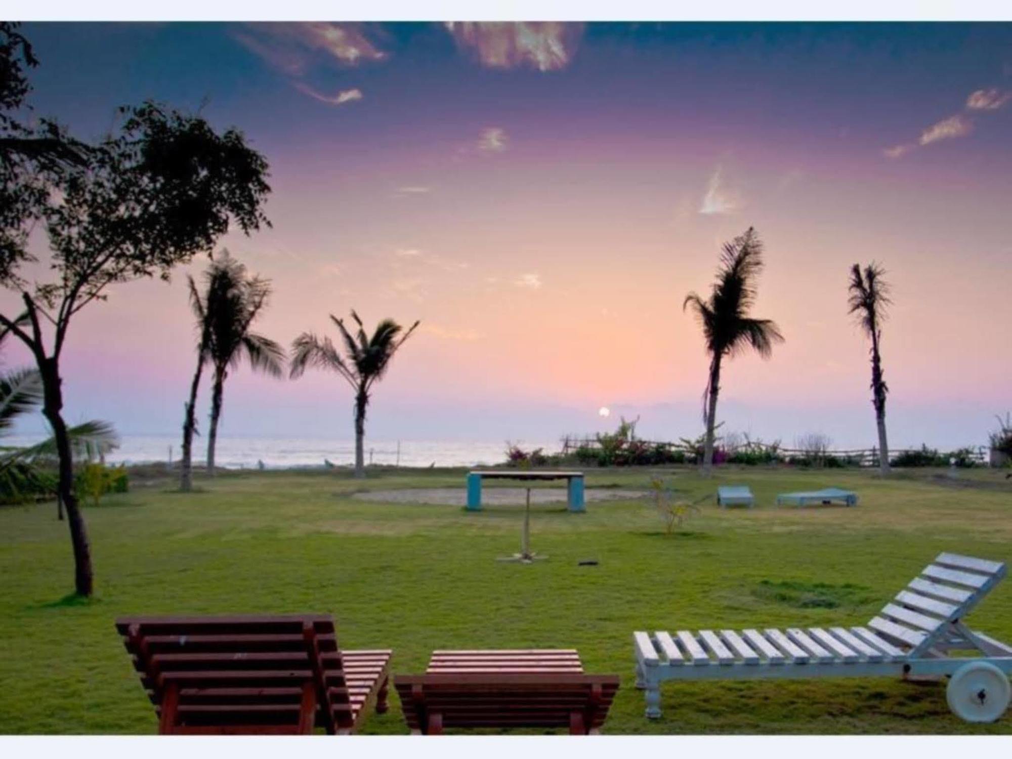 Sea Breeze Beach Resort Махабалипурам Екстериор снимка