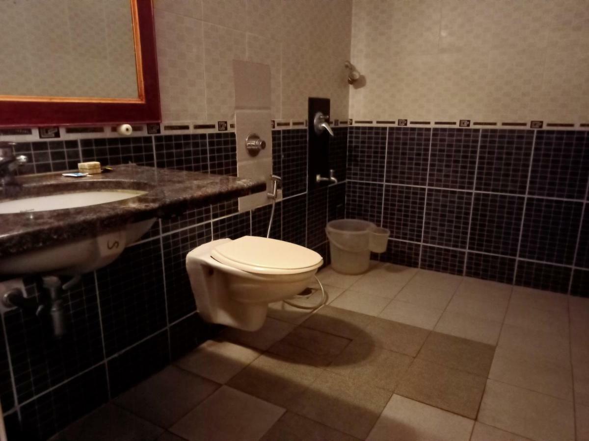 Sea Breeze Beach Resort Махабалипурам Екстериор снимка